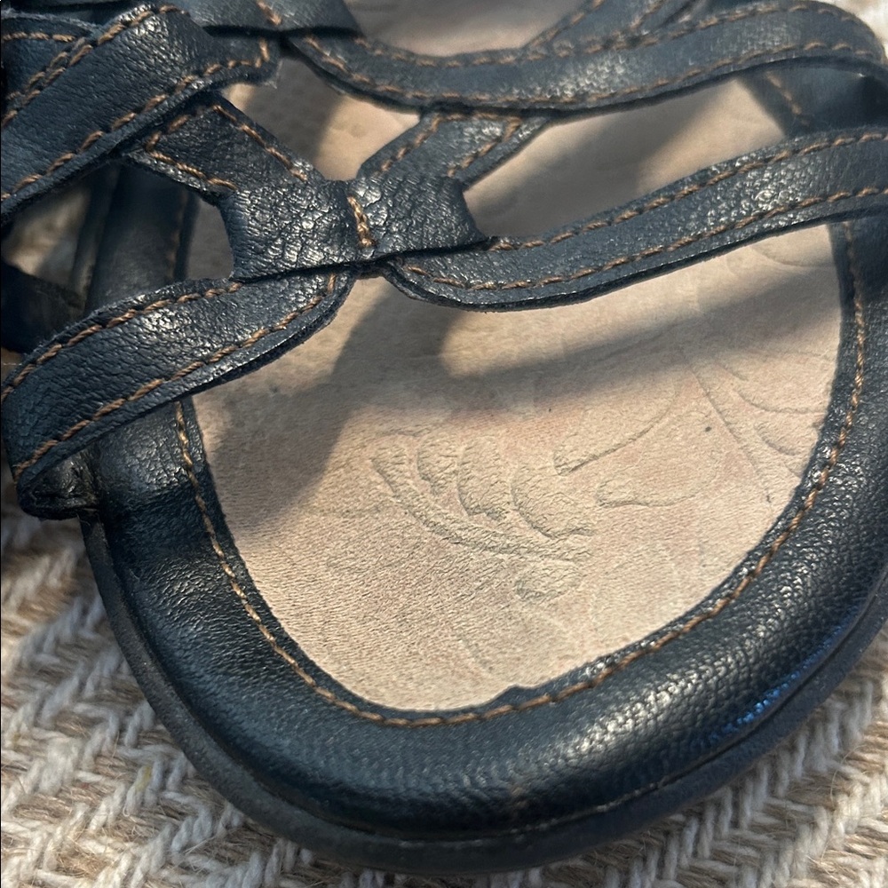 B.O.C. Born Women’s Black Strappy Comfort Sandals Size 9 - Picture 7 of 10